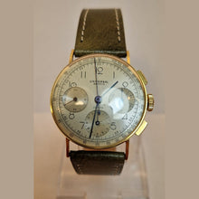 Load image into Gallery viewer, A Universal Genève Compax, reference 12426, dates to the late 1950s to early 1960s—a golden era