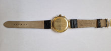 Load image into Gallery viewer, A 1925 18k Yellow gold Universal. Genève chronograph wristwatch.