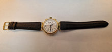 Load image into Gallery viewer, A 1925 18k Yellow gold Universal. Genève chronograph wristwatch.