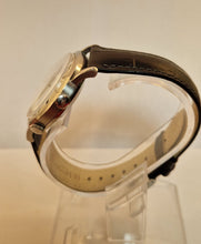 Load image into Gallery viewer, A stunning 1960s Jaeger le Coultre Memovox Wristwatch With Date Window.
