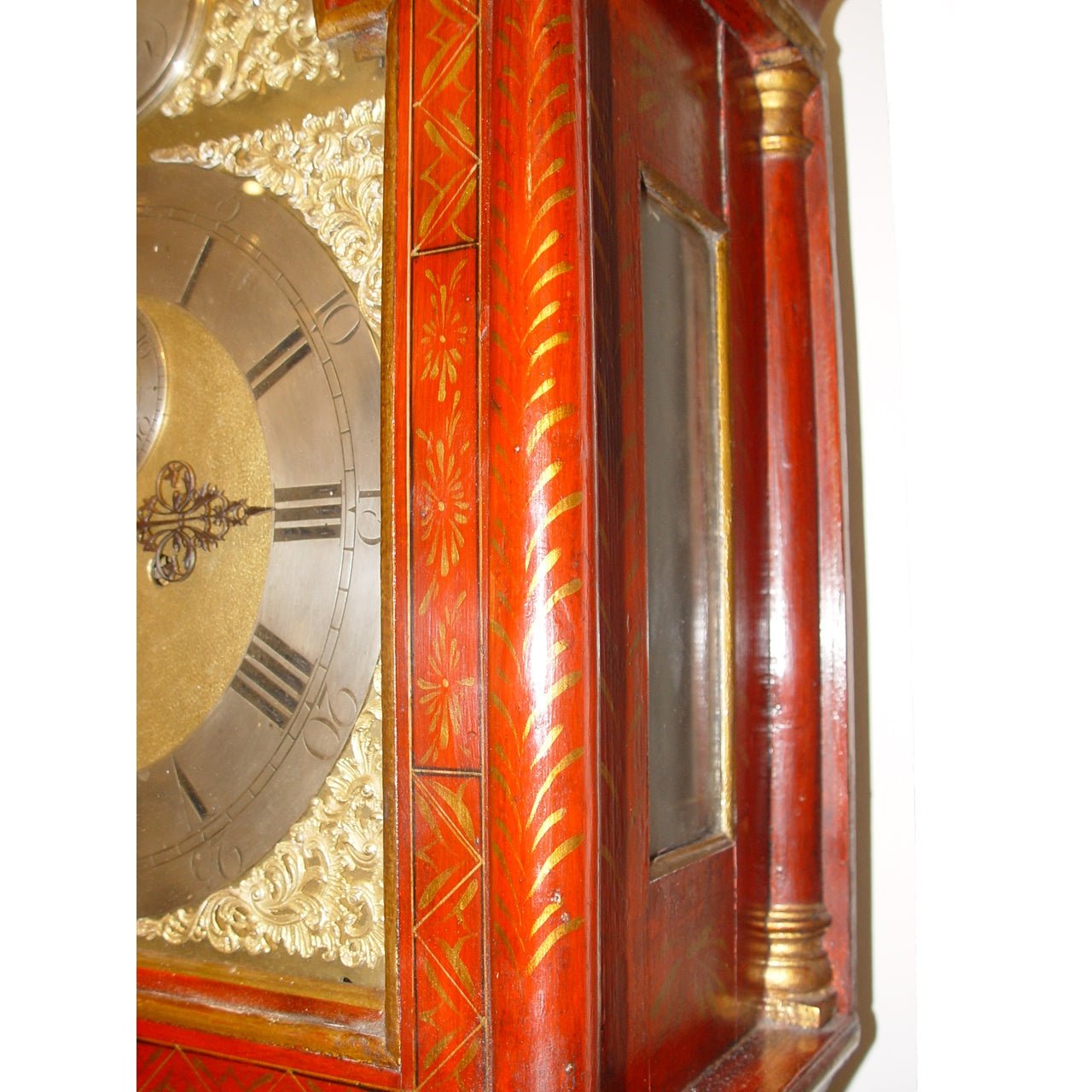 19th Victorian Red Work Layover Sham 朝 A 1780 Red Japanned And Poly Chrome Gilt Chinoiserie longcase